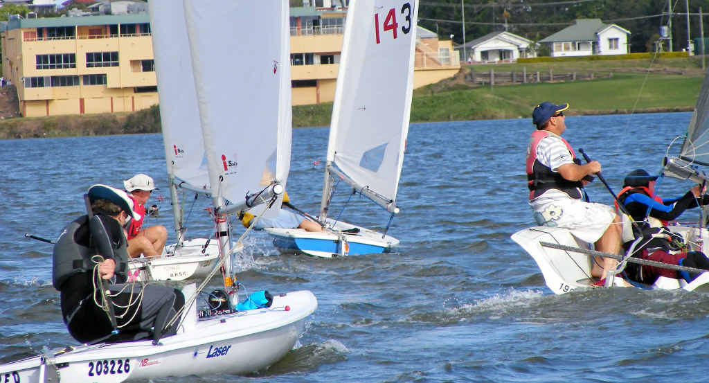 Busy mark rounding in Saturday’s Warm Up Series final. Busy mark rounding in Saturday’s Warm Up Series final.